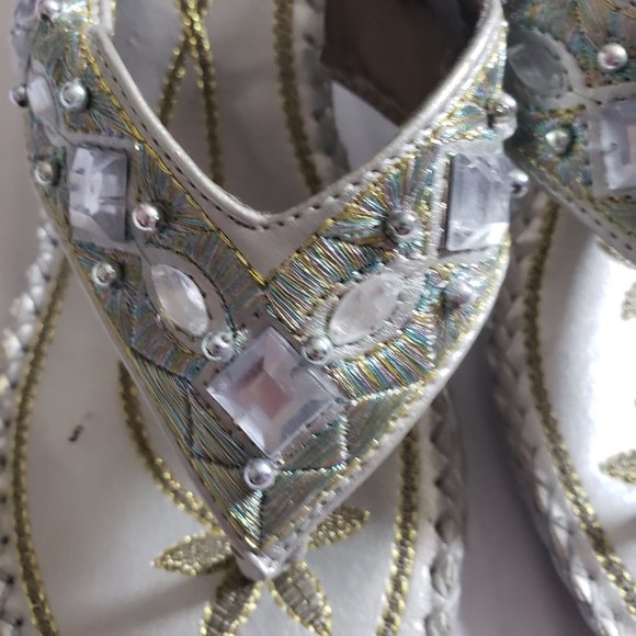 J.J.'s Silver Beaded Embroidered Small Heel Sandals 8.5 - Picture 2 of 7